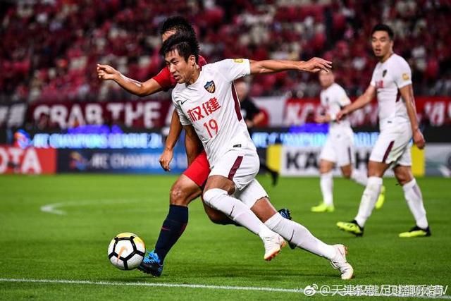 热议权健0-2鹿岛:日本球员喝完水拧上盖子,中超