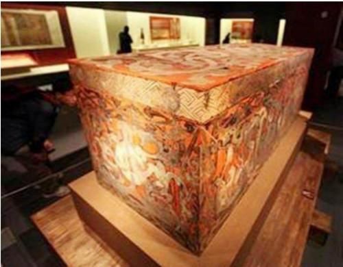 盗墓贼挖掘古墓,几年后在街上遇见墓主人,尸体