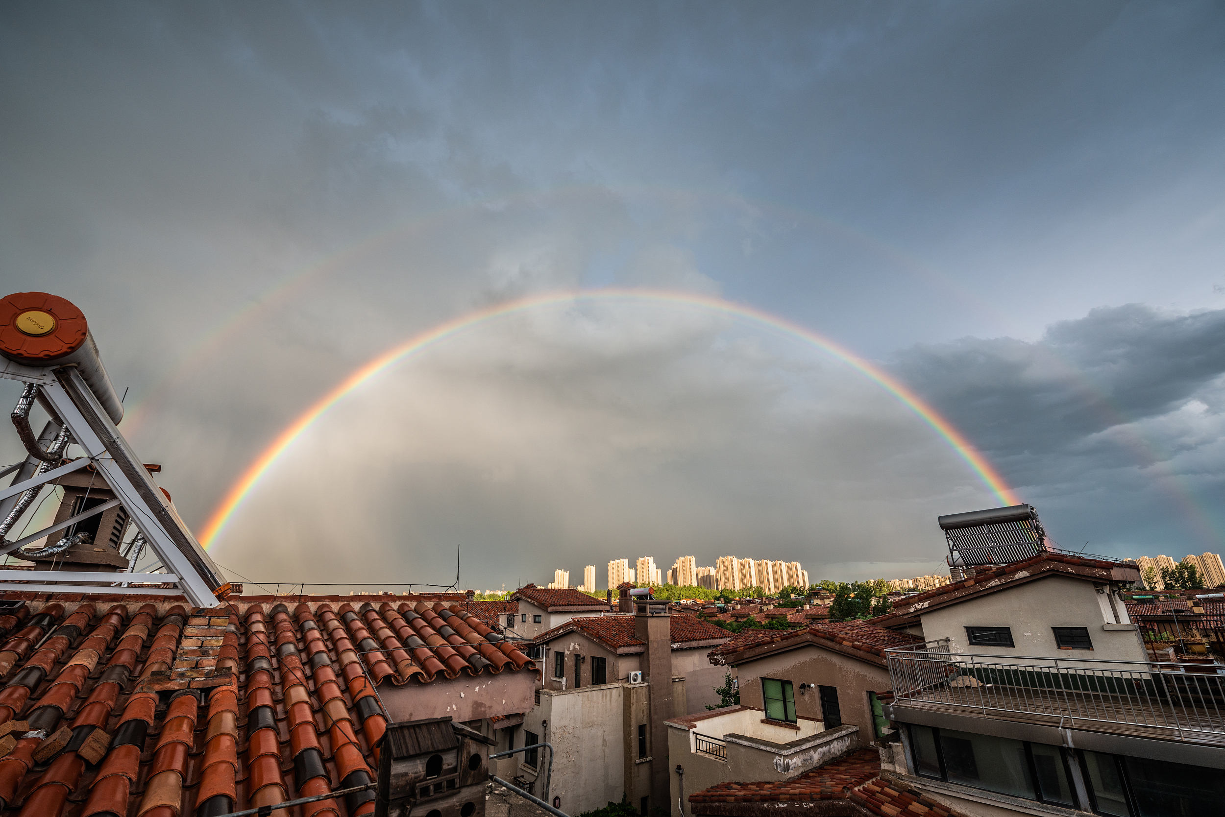 美!北京雨后惊现双彩虹