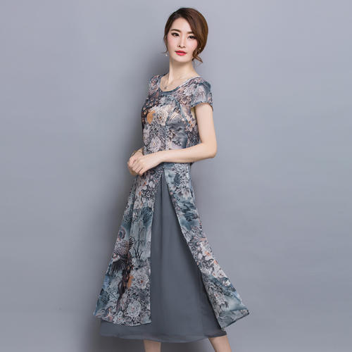 女人四五十岁,建议穿这高雅欧货裙,精致美嫩又