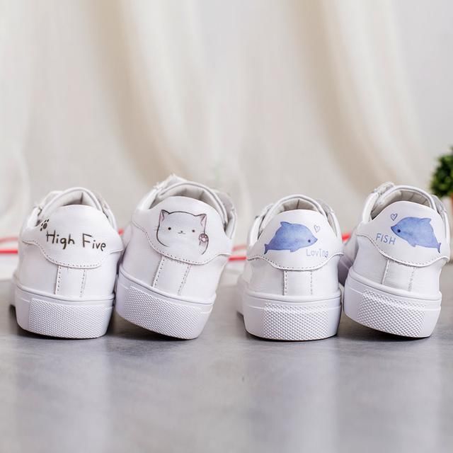 谁说小个子女人只能穿高跟鞋,小白鞋一样让你