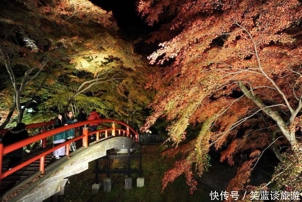 中国游客在日本买特产,2斤清酒5片牛肉,付款时