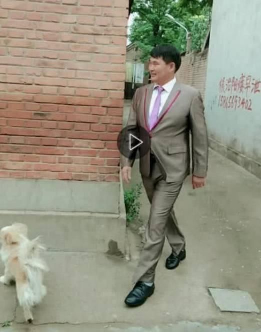 朱之文演出归来,家门口的豪车亮了!网友:大衣哥