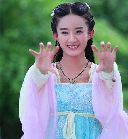 心理测试:从4款晚礼服中选1款,测出你是傻白甜