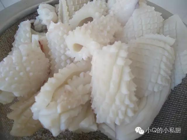 如何切鱿鱼的方法 t01737aef4ab759e041.jpg?size=640x480