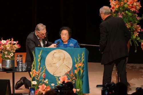 屠呦呦研究抗疟药物:40年来挽救数百万人