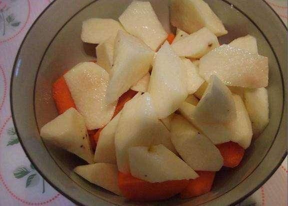 婆婆用苹果给宝宝煮水喝,喝了20天,宝宝发生了