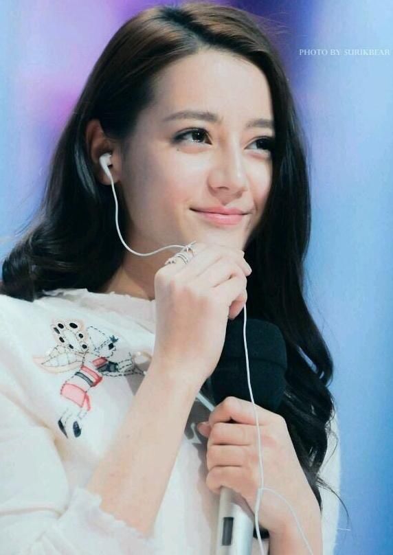 这双高跟鞋,叫迪丽热巴的高跟鞋,杨颖都驾驭