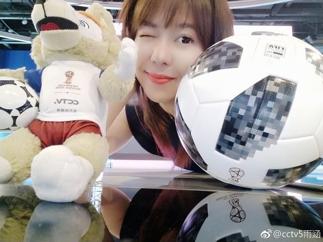 央视气质女主播主持世界杯,颜值高身材好冰雪