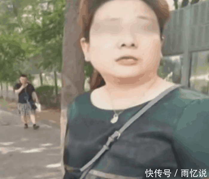 大妈捡到手机向失主索要2000元酬谢费不成, 恼