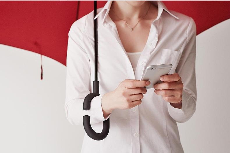 电动车装雨棚,不安全!学精明女人换上这懒人伞