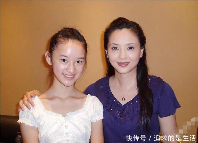 年轻时美过唐嫣,丈夫离世独自带孩子守寡10年