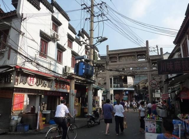 日本游客觉得10万日元可在中国玩很久,到上海