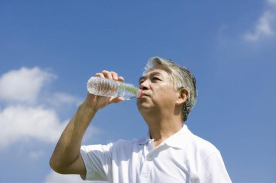 夏天喝啥最解渴?不是冰水,而恰恰是它!