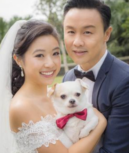 据传闻,郑敬基曾瞒着前妻搞小三,最少三次被前妻揭发,忍无可忍