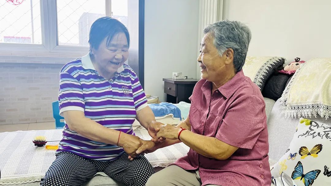 发现真善美 | 暖心邻里情!79岁老人义务照顾邻居两个月 发现真善美 | 暖心邻里情!79岁老人义务照顾邻居两个月