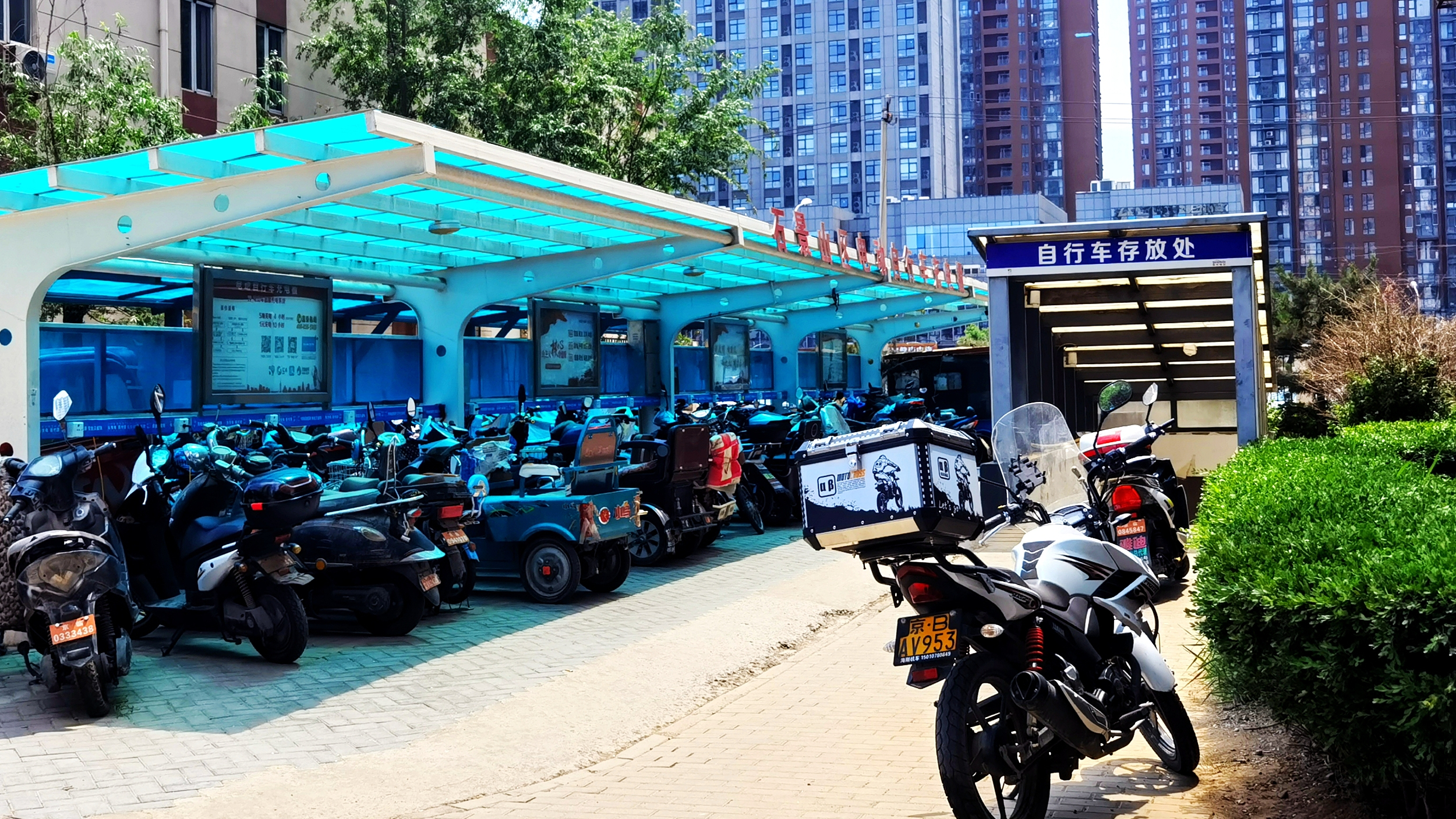 简笔画儿童插棋牌游戏- 棋牌游戏平台- 棋牌游戏APP下载画－骑自行车腿摔伤的男孩