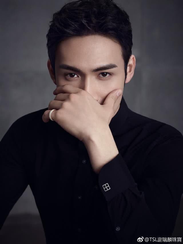因一双眼睛成杨幂旗下最帅男艺人,张彬彬的眼