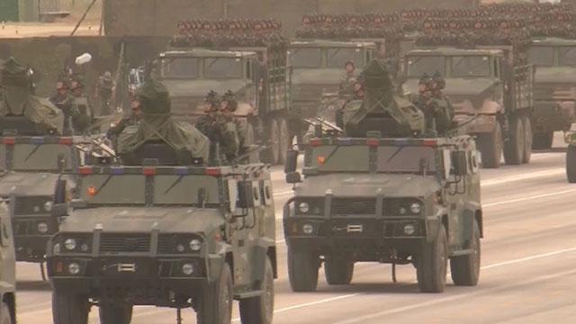 各种装备征尘未洗 转到阅兵场