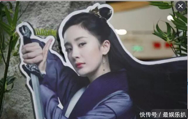 明星的人形立牌,TFboys被狂亲,鹿晗被睡,我就服