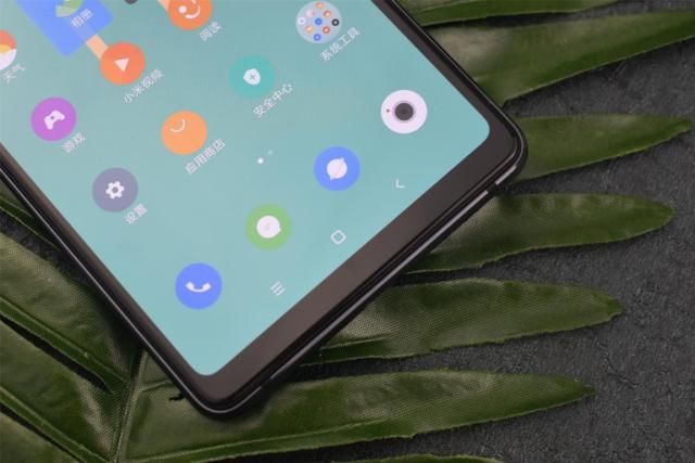 抢占C位 小米8SE登顶新品销售榜