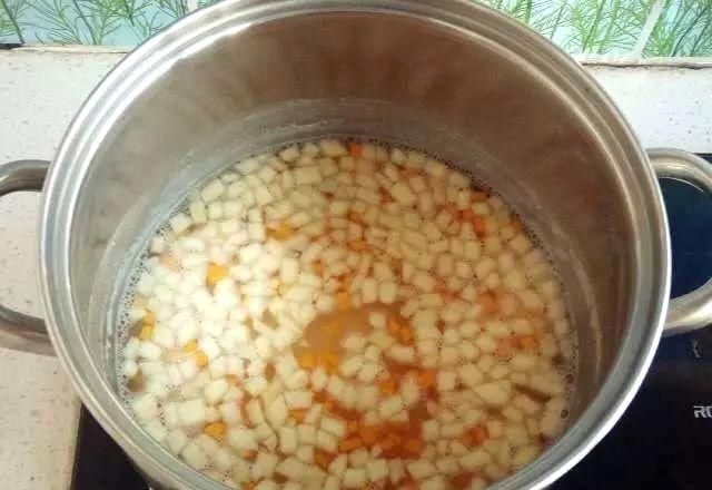 苹果南瓜大米粥的做法,暖暖的都是爱的宝宝辅