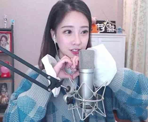 冯提莫直播玩吃鸡,和开挂有啥区别