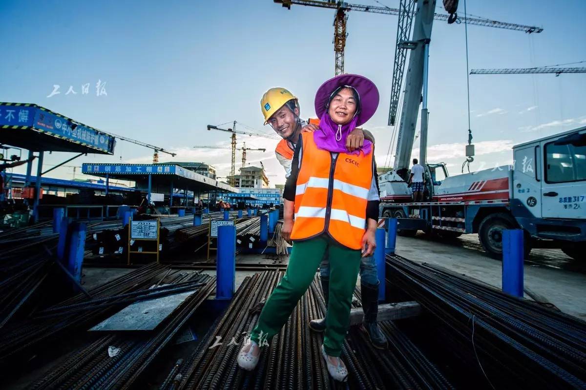 七夕|工服变身情侣装 工地夫妻隐藏辛酸长情告白