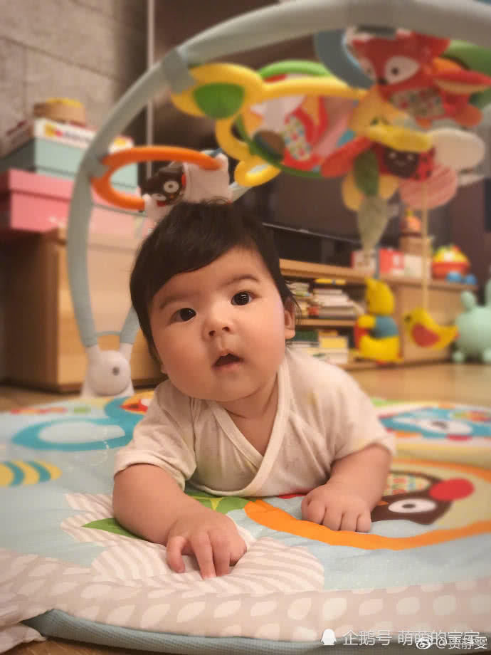 小BO妞近照,小时候被嫌弃长得丑,如今漂亮基因