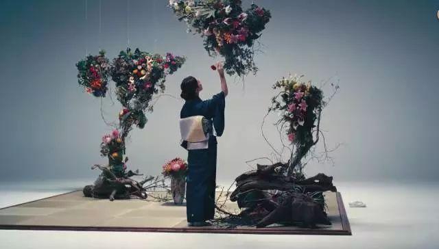 没有通过空姐空少来诠释 日本航空文案着实不