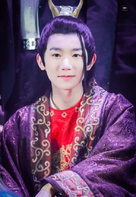 男星穿上古装红衣李易峰惊艳,大张伟称他惊为