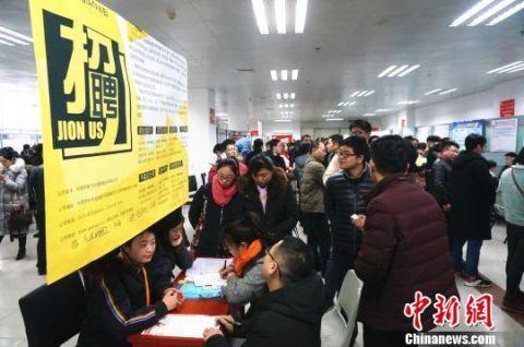 三季度河南新增就业岗位28.4万个 同比上升38.9%(图2) 三季度河南新增就业岗位28.4万个 同比上升38.9%(图2)