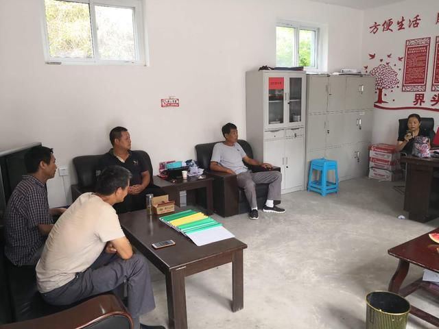 镇:每周问答+集中测试模式让 脱贫攻坚政策