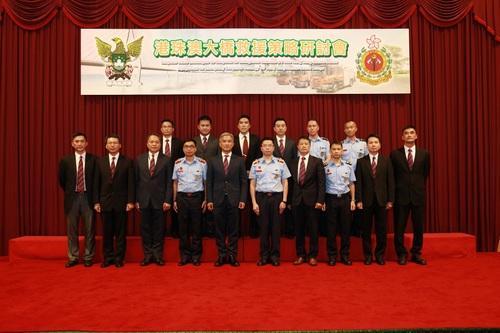 消防局局长 梁毓森(前排左6 )与出席主礼嘉宾大合照