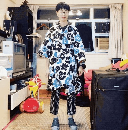 教授的穿着已经成为了和学生沟通的桥梁。他开心表示，社交媒体上大部分人对他的穿衣风格评论都是正面的。