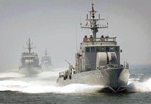 韩海警首次出动拖船打击中国渔船 韩海军配合