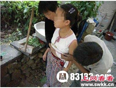 13岁小女孩怀孕5年肚中竟生3条大蛇 疑似遭蛇精强奸? 13岁小女孩怀孕5年肚中竟生3条大蛇 疑似遭蛇精强奸?