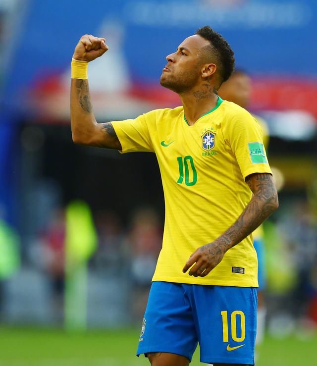 世界杯再现争议,墨西哥球员恶意踩踏内马尔逃