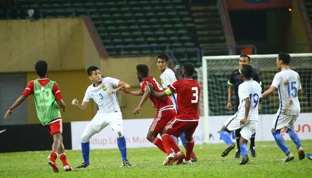 中国亚运男足小组赛劲敌如此草包?友谊赛殴打