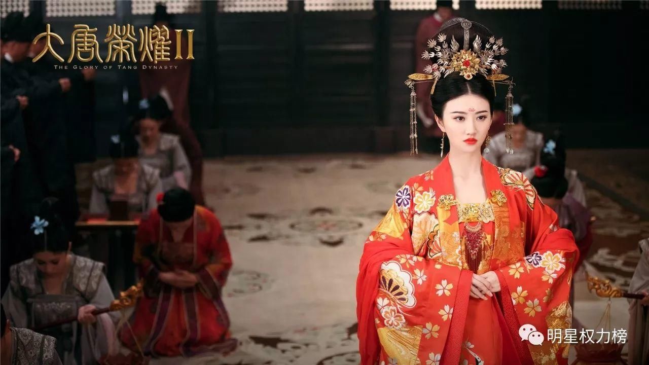 迪丽热巴唐嫣刘亦菲杨幂,女明星的红妆造型谁