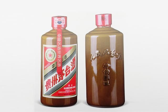 精品茅台酒同样是茅台核心酒款之一,品质在飞天茅台之上,采用酱色陶瓷