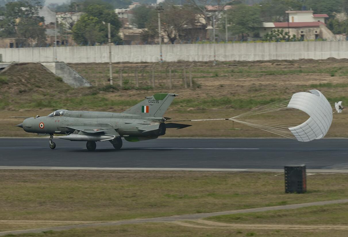 印度重兵再集结中印边境:解放军为何不怕?