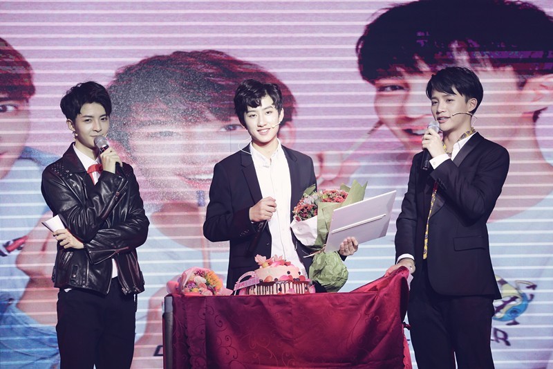 十二星宿风之少年刘淼麟男友style亮相 荷尔蒙爆棚引全场爆 十二星宿风之少年刘淼麟男友style亮相 荷尔蒙爆棚引全场爆