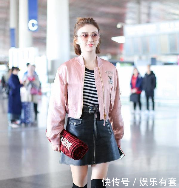 景甜厉害了! 过膝长袜配皮裙穿出漫画腿, 网友