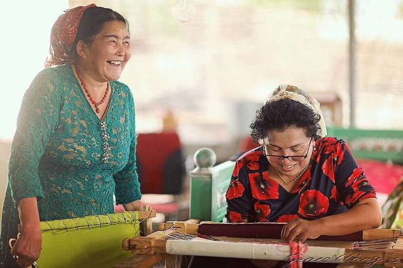 探访哈密十二木卡姆艺术赏“密作”刺绣 探访哈密十二木卡姆艺术赏“密作”刺绣