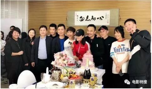 谢娜产后复出回归快乐大本营,首次公布宝宝名