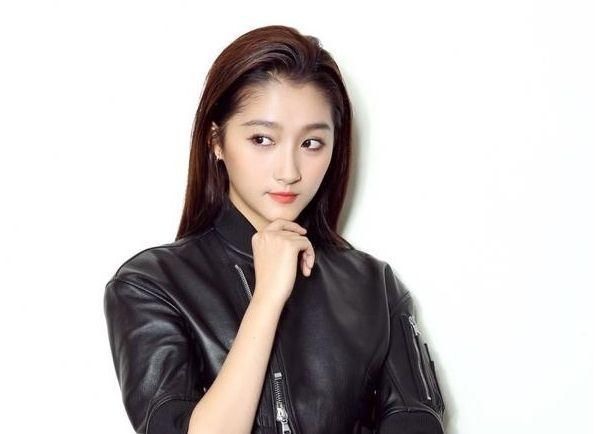 背后有冯小刚撑腰,钟楚曦直接在微博开怼京圈