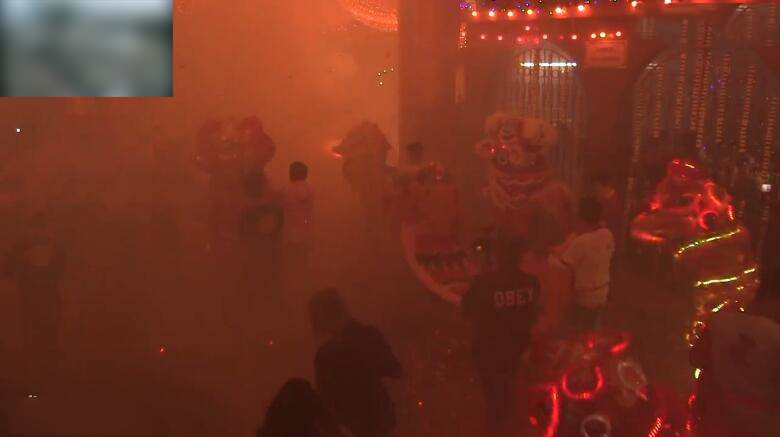 在印度的华人很多都是客家人，来自于中国的广东、江西和福建。他们在加尔各答居住了至少230年，可以追溯到18世纪。