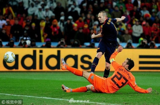 伊涅斯塔退出国家队!10年那一球是永恒经典