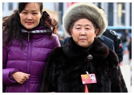 中国女富翁开什么车?网友:最服老干妈!